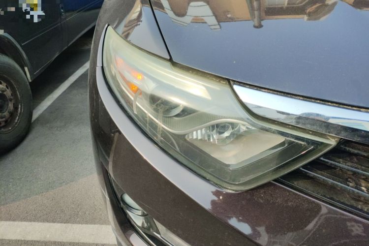 Used Soueast DX7 2017 1.5T Automatic White Rider Trim Right Front Headlight