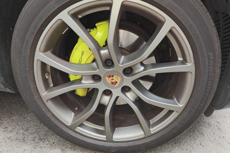 Used Porsche Cayenne E-Hybrid 2021 Cayenne E-Hybrid 2.0T Right Front Wheel Hub