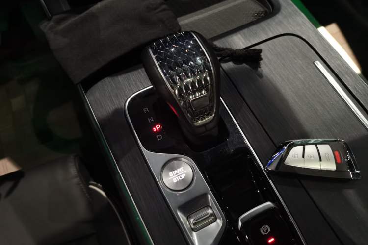 Used GAC Trumpchi GS8 2022 Flagship Series 2.0 TGDI Four-Wheel Drive Luxury Smart Connectivity Version (7 Seats)
