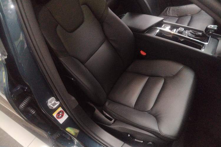 Used Volvo S60 2021 T4 Zhiyi Luxury Edition
