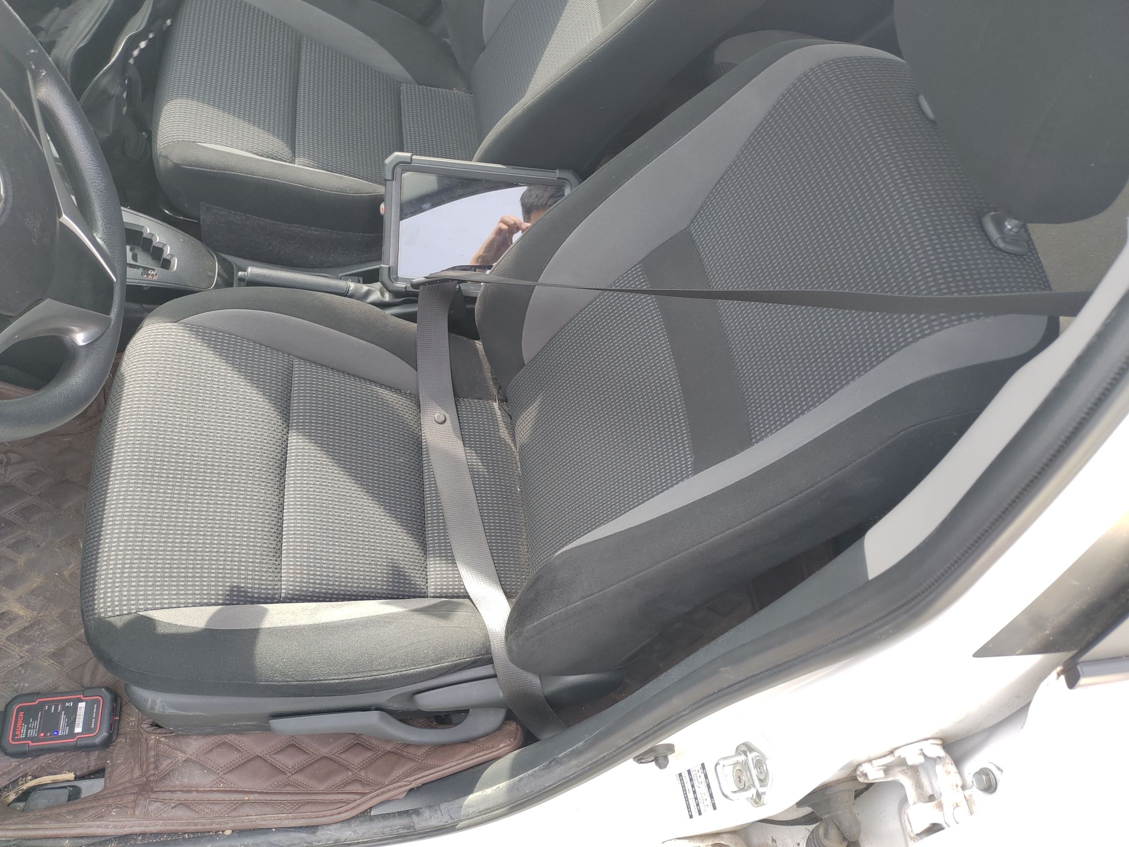 Переднее сиденье в автомобиле