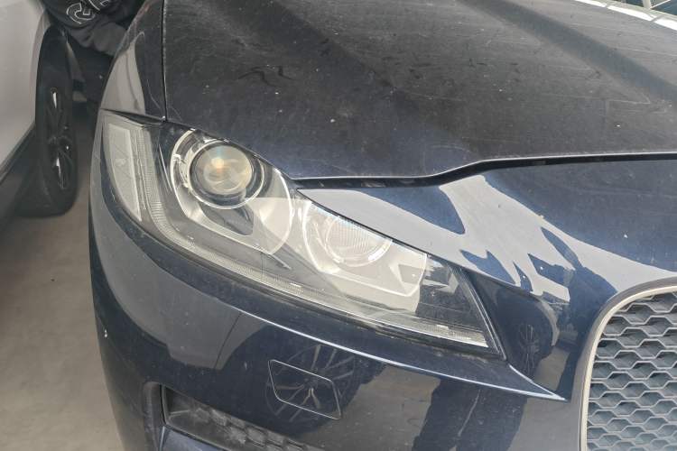 Used Jaguar F-PACE 2016 2.0T Two-Wheel Drive Urban Luxury Edition Right Front Headlight
