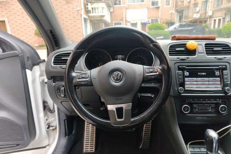 Used Volkswagen Golf 2012 1.4TSI Luxury Convertible Edition Steering Wheel