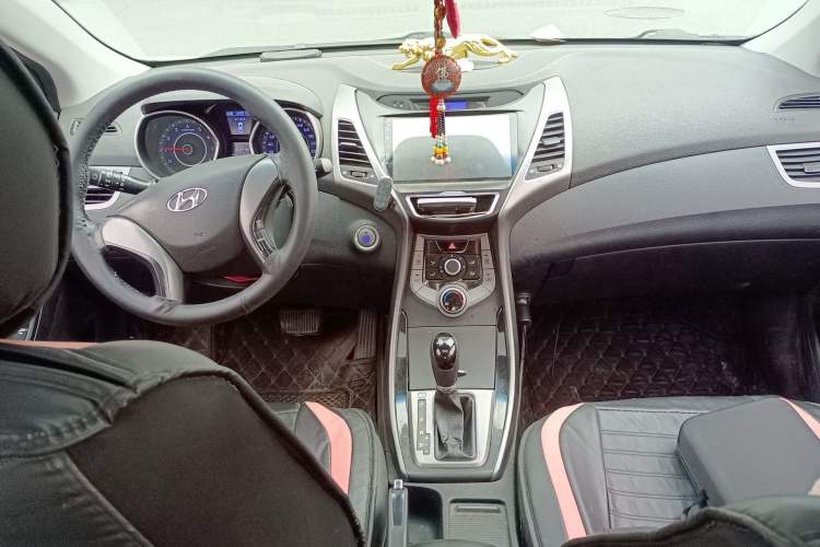 Used Hyundai Elantra (5th Generation / Langdong) 2015 1.6L Automatic Leading Model Center Console