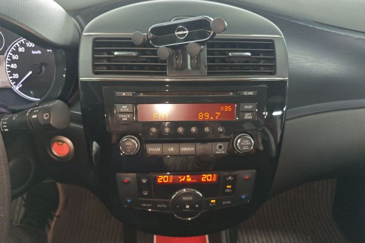 Used Nissan Tiida 2014 1.6L Manual Smart Model Audio And AC Panel