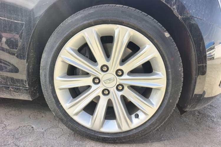 Used Cadillac ATS-L 2017 28T Tech Edition Right Front Wheel Hub