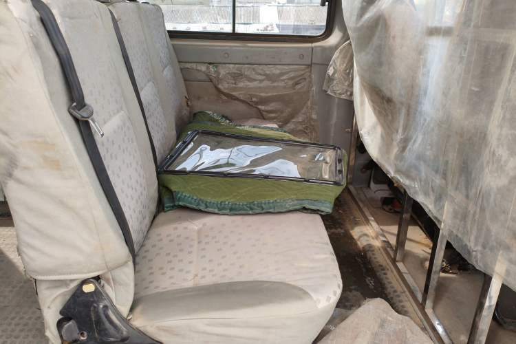 Used Iveco Power Daily 2017 2.5T Deluxe A32 Mid-Roof 5-7 Seater 47Z5 Passenger Van Left Rear Seat