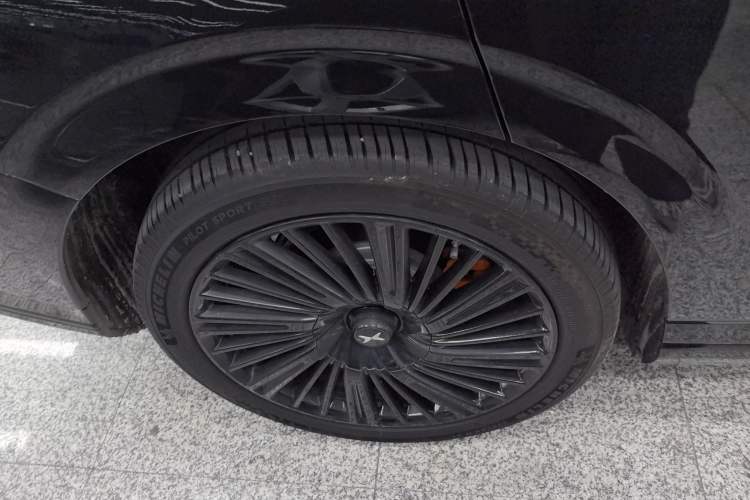 Used XPeng G9 2025 680 Ultra-Long Range All-Wheel Drive Max Exterior 8