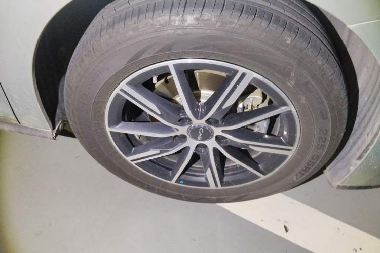 Used BYD Seal 06 New Energy 2024 DM-i 80KM Prestige Model Right Front Wheel Hub