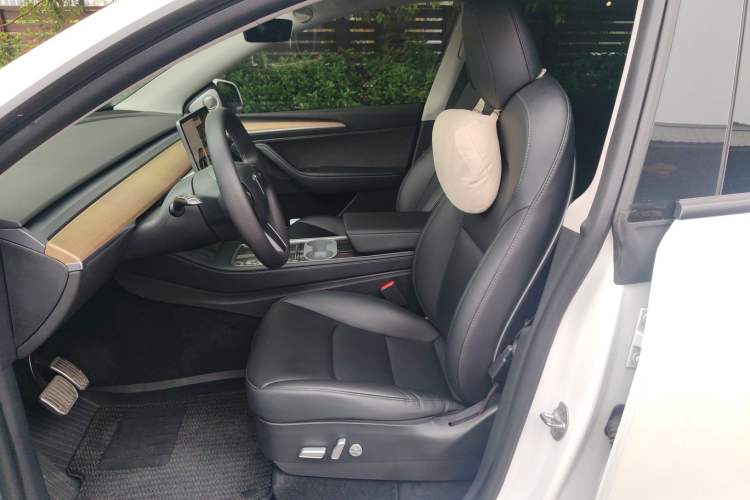 Used Tesla Model Y 2021 Standard Range Rear-Wheel Drive Version Left Front Seat