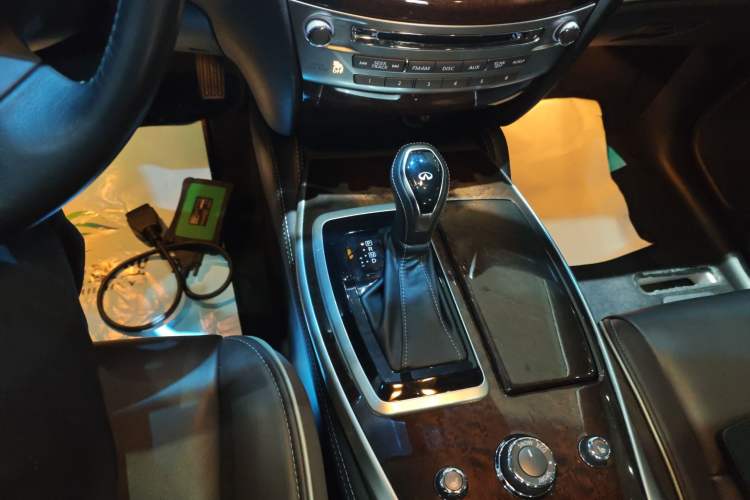 Used Infiniti QX60 2016 2.5 S/C Hybrid Two-Wheel-Drive Excellence Edition China V Standard Gear Lever