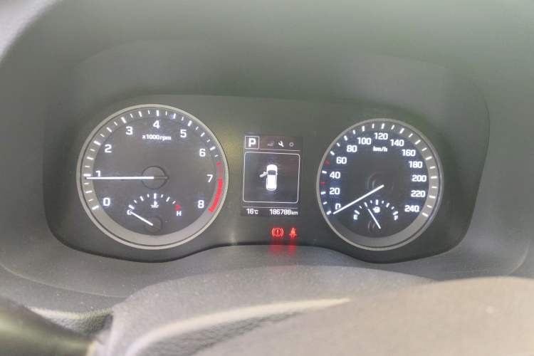 Used Hyundai Tucson 2018 1.6T Dual-Clutch Two-Wheel Drive 15th Anniversary Special Edition Odometer Close Up