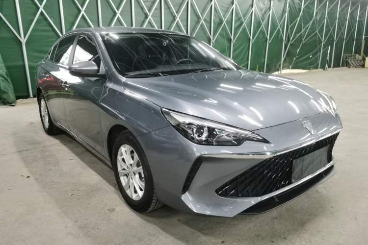 Used Roewe i5 2023 1.5L Manual Comfort Edition Front Right 45 Deg