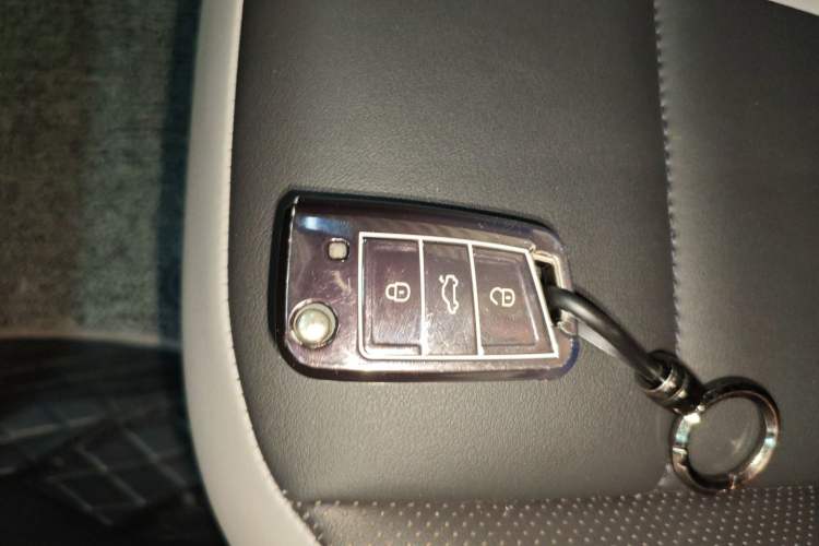 Used Volkswagen T-ROC 2023 300TSI DSG Two-Wheel Drive Starlight Edition
