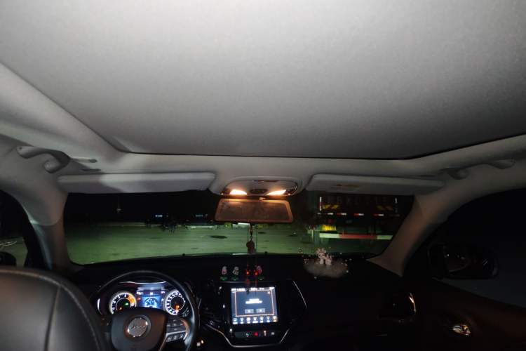 Used Jeep Cherokee 2019 2.0T Four-Wheel Drive Exploration Edition + Autonomous Driving Smart Package China V