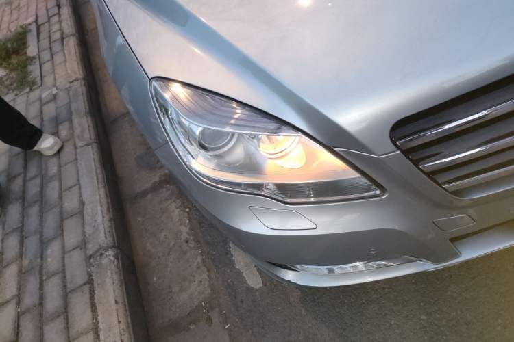 Used Mercedes-Benz R-Class 2014 R 400 4MATIC Business Model Right Front Headlight