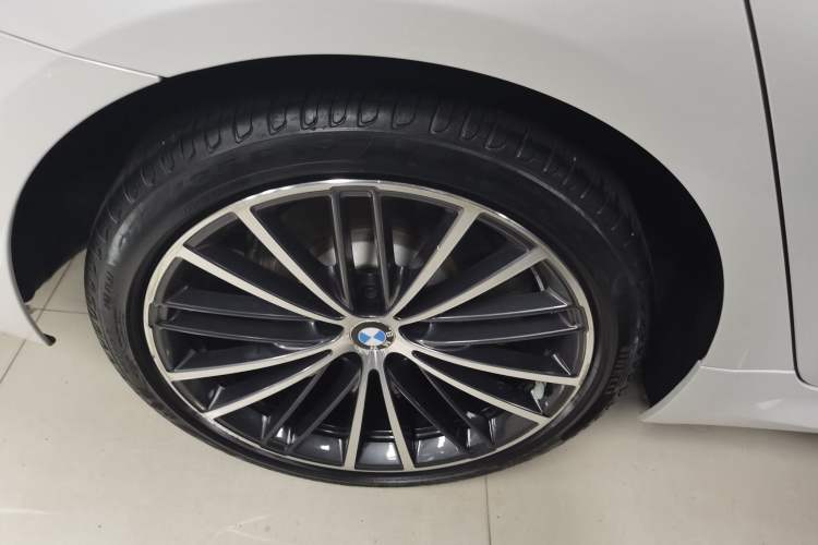 Used BMW 5 Series 2021 530Li Leading Model M Sport Package Right Rear Wheel Hub