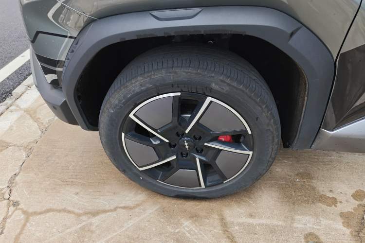 Used Formula Leopard Titanium 3 2025 501KM All-Wheel Drive Intelligent Driving Ultra Version Exterior 4