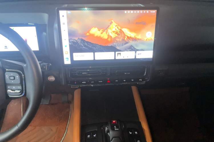 Used Haval H9 2024 2.0T Gasoline All-Wheel-Drive Extreme Edition Audio And AC Panel