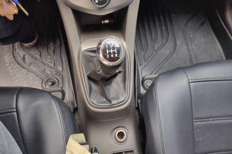 Used Chevrolet Aveo Sonic 2011 Sedan 1.4L Manual Transmission SE