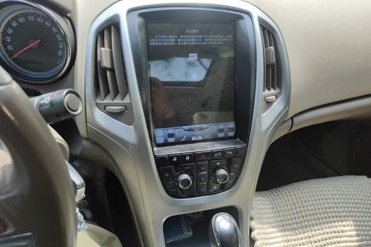 Used Buick GT 2011 GT 1.8L Automatic Fashion Edition Leather Model Audio And AC Panel