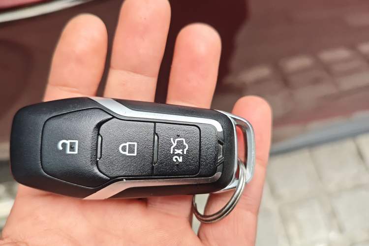 Used Ford Edge 2016 EcoBoost 245 Two-Wheel-Drive Titanium 7-Seater
