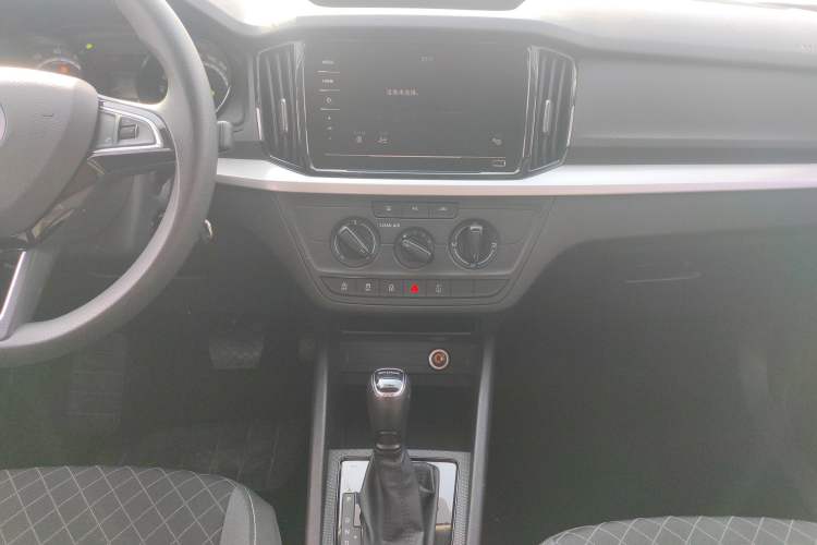 Used Skoda Kamiq 2020 1.5L Automatic Standard Edition Audio And AC Panel