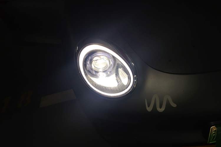 Used ORA Good Cat GT 2023 Mulan Edition 401 km Premium Version Right Front Headlight