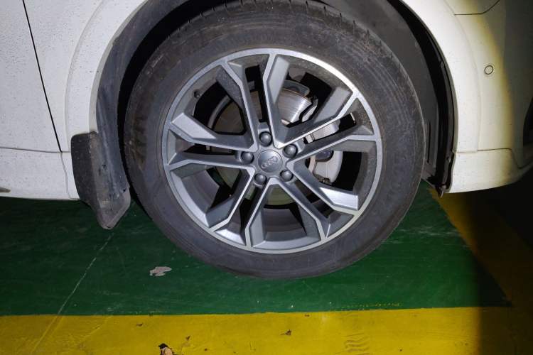 Used Audi Q3 2021 40 TFSI Fashion Dynamic Model
