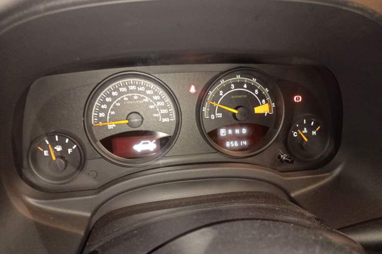 Used Jeep Compass 2011 2.4L four-wheel drive Comfort version Instrument Cluster