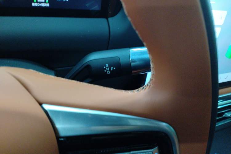 Used Geely Galaxy Galaxy M9 2025 Model 100km Two-Wheel-Drive Smart Navigation Edition