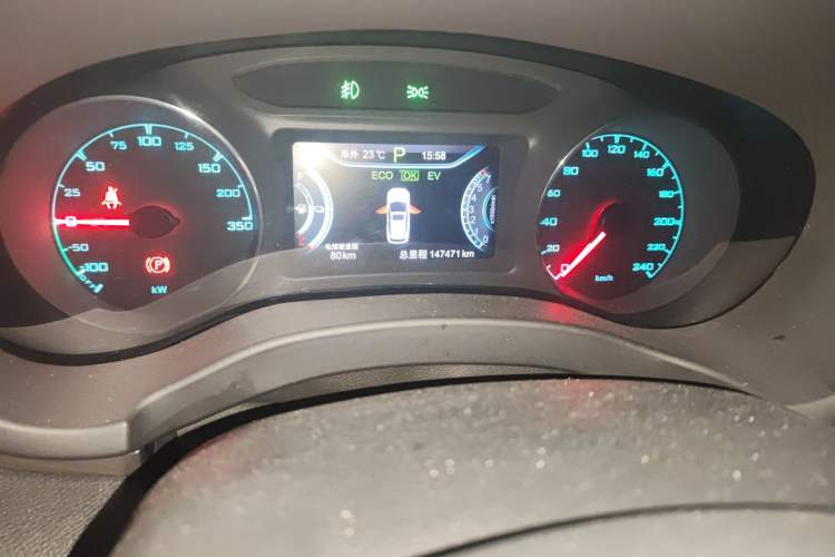 Used BYD Song New Energy 2017 Song DM 1.5TID All-Wheel Drive Luxury Model Odometer Close Up