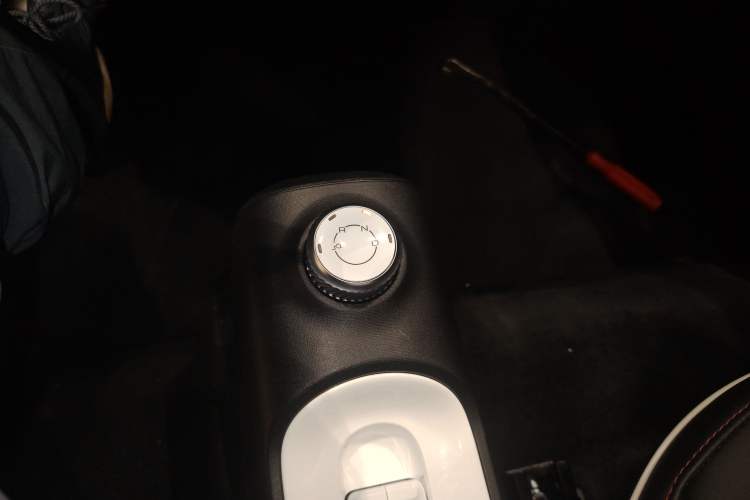 Used Wuling Hongguang MINIEV 2022 GAMEBOY 200km Gaming Edition with Lithium Iron Phosphate Gear Lever