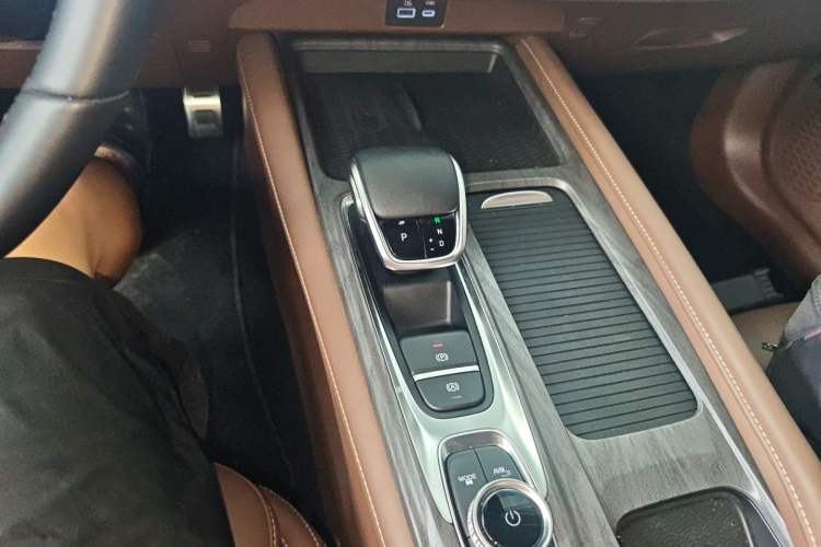 Used Chery Arrizo 8 2023 High-Performance Edition 2.0T DCT Powerfully Equipped Gear Lever