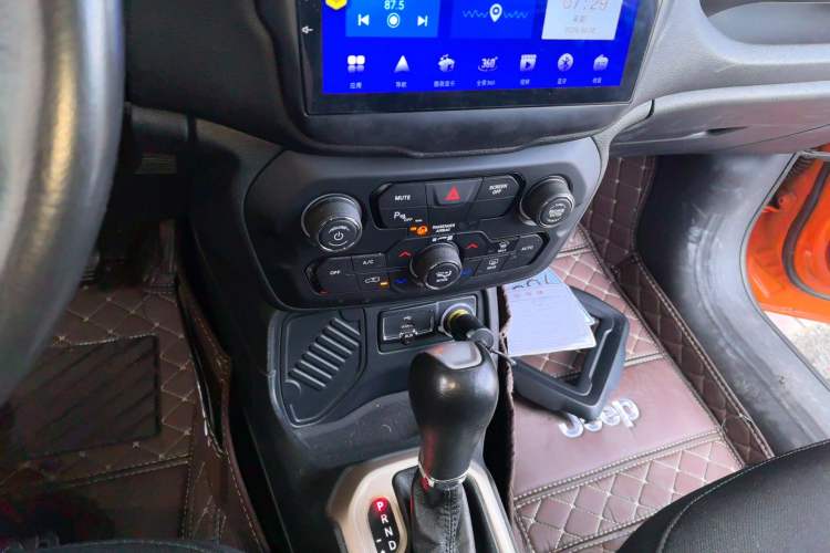 Used Jeep Renegade 2018 Connected Large Screen Version 180TS Automatic High-Energy Edition Audio And AC Panel