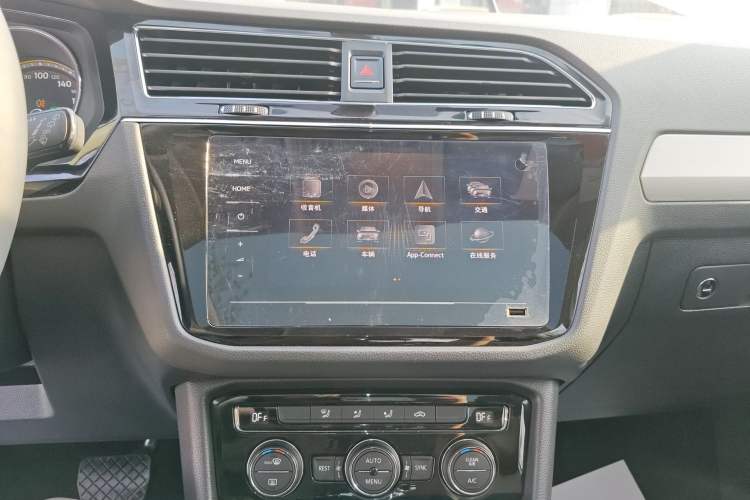 Used Volkswagen Tiguan L 2021 330TSI Automatic Two-Wheel Drive Smart Edition Audio And AC Panel