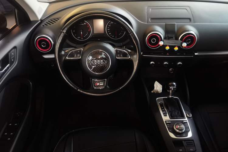 Used Audi A3 2014 Limousine 35 TFSI Automatic Fashion Model Steering Wheel