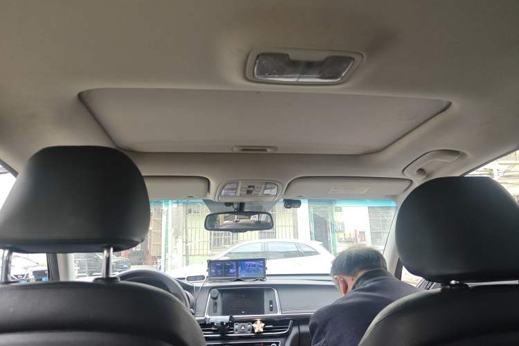 Used Kia K5 2016 2.0L Hybrid LUX Headliner