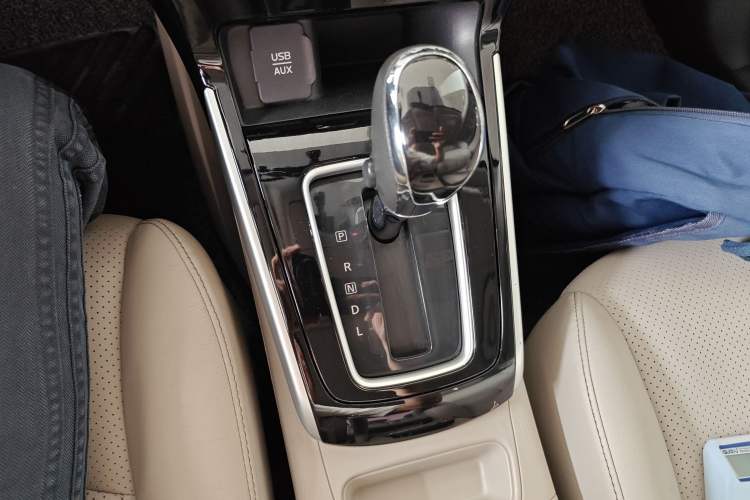 Used Nissan Sylphy 2016 1.6 XL CVT Deluxe Edition Gear Lever