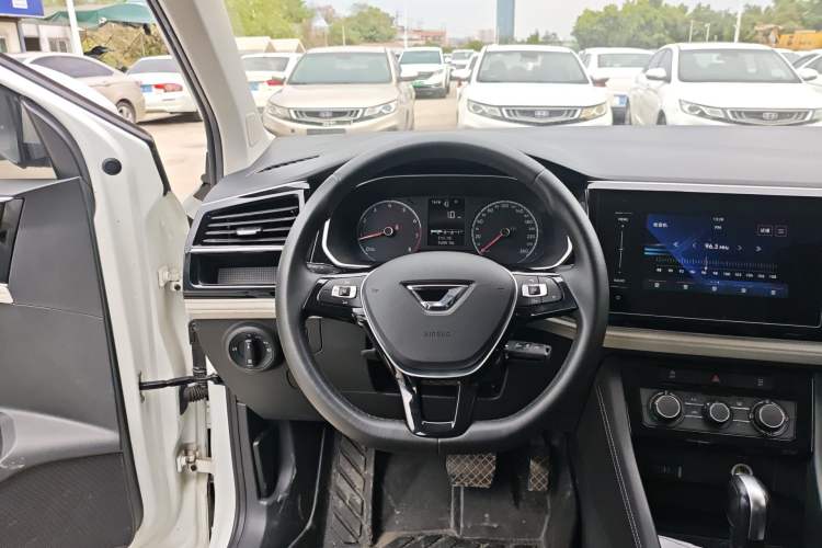 Used Jetta VS5 2023 280TSI Automatic Trend Edition Steering Wheel