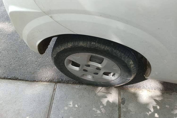 Used Roewe Clever 2021 302 km New Four-Seater Super-Efficient Version Right Rear Wheel Hub