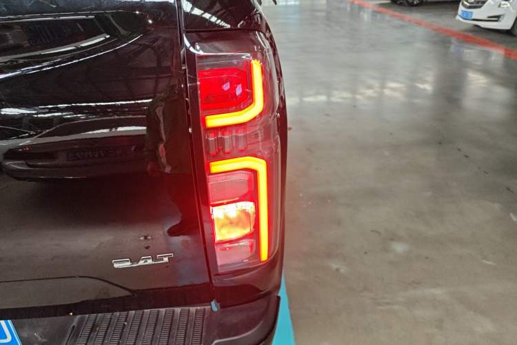 Used Great Wall Poer 2024 2.4T Commercial Version Automatic Diesel 4x4 Elite Edition Right Rear Taillight