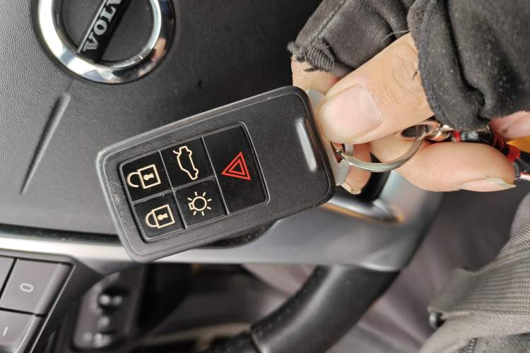 Used Volvo V40 2017 T3 Zhiyi Edition Vehicle Key