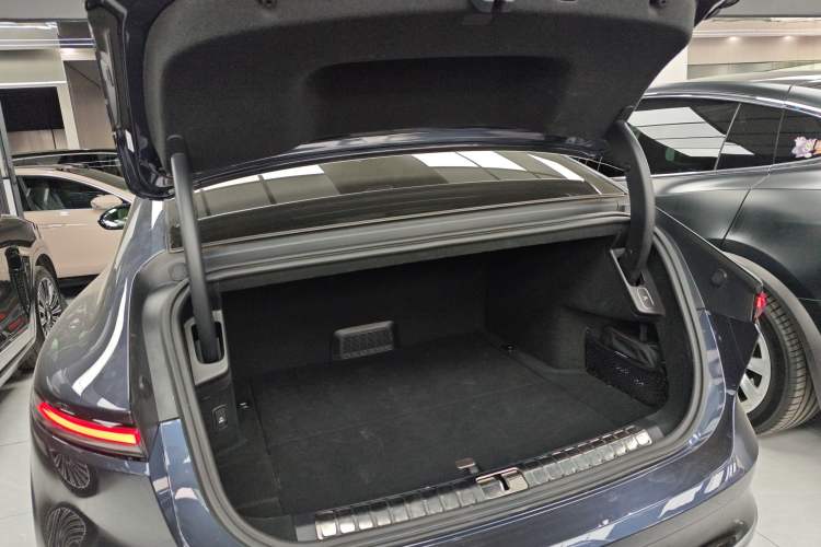 Used Nio ET9 2025 100kWh Signature Edition Trunk