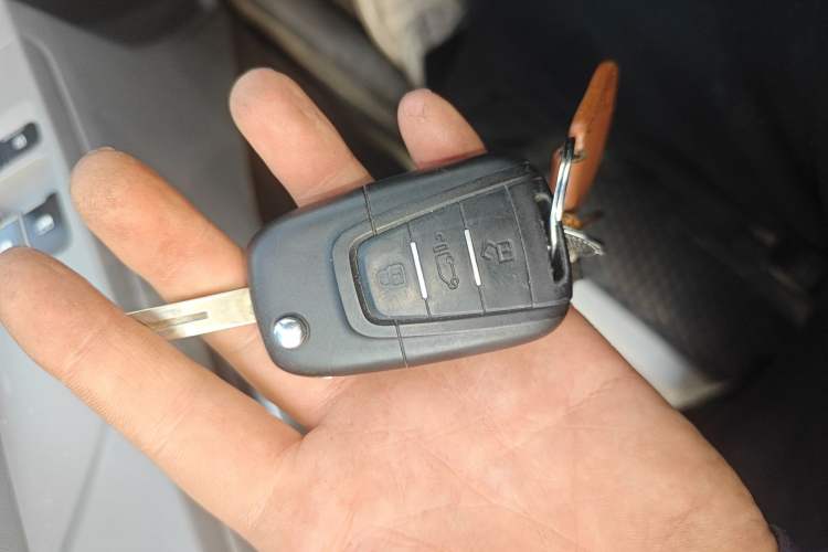 Used SAIC MAXUS Xintu V80 2023 2.0T Manual Classic Aoyuntong Long Wheelbase Mid-Height 6/7/8/9-Seater