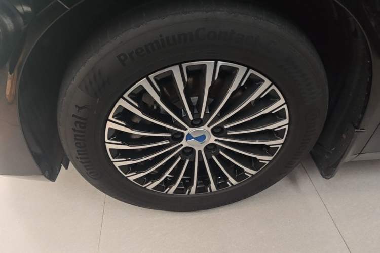 Used Denza D9 2022 DM-i 1040 Prestige Model
