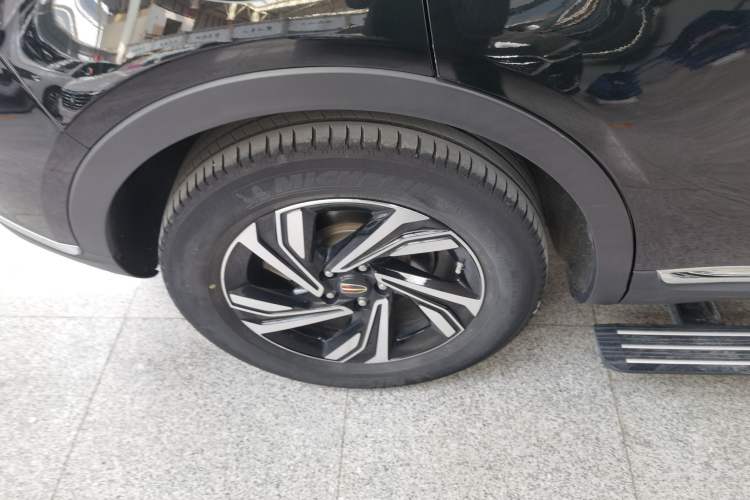 Used Hongqi HS5 2022 Revised Version 2.0T Smart Connect Flagship Edition Right Rear Wheel Hub