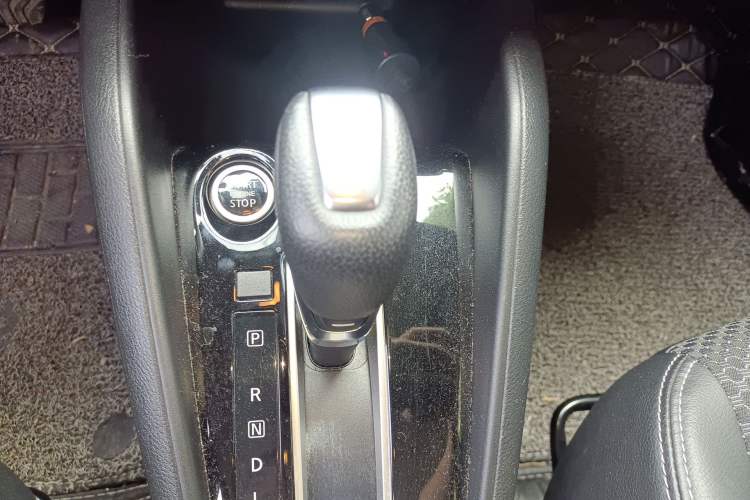 Used Nissan Kicks 2018 1.5L CVT Smart Connect Luxury Edition
