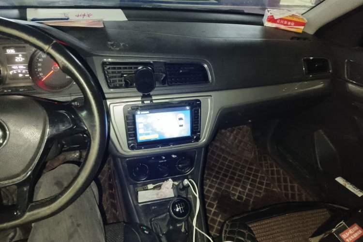 Used Volkswagen Lavida 2015 1.6L Manual Comfort Edition Audio And AC Panel