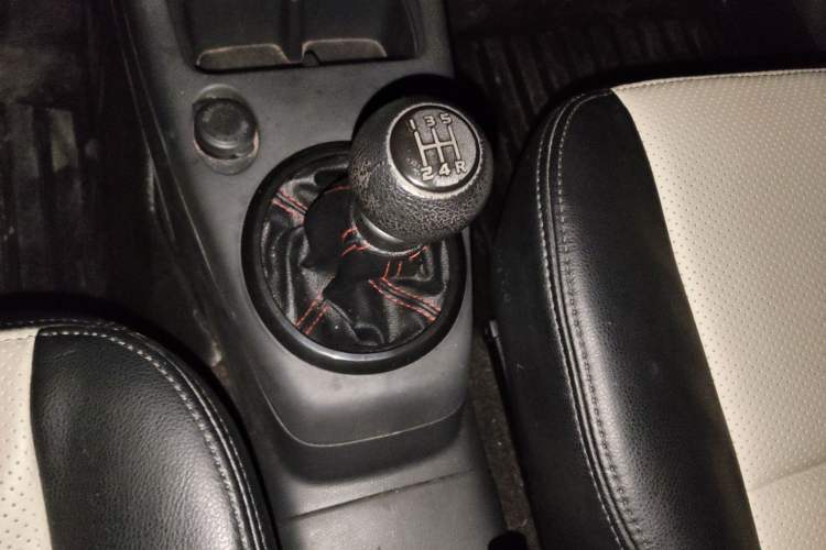 Used Suzuki Swift 2013 1.3L Manual Value Edition Gear Lever